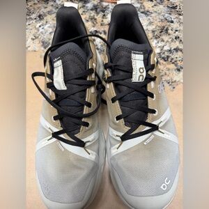 On Cloud women’s 9.5 cloud surfer trail waterproof- no box- customer return